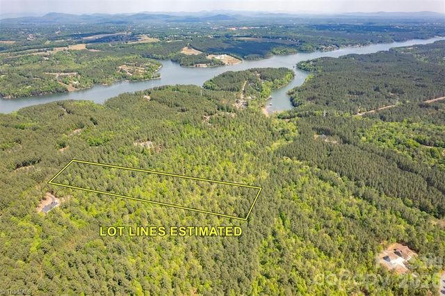 1518 W Paradise Harbor Drive, Connelly Springs, NC 28612