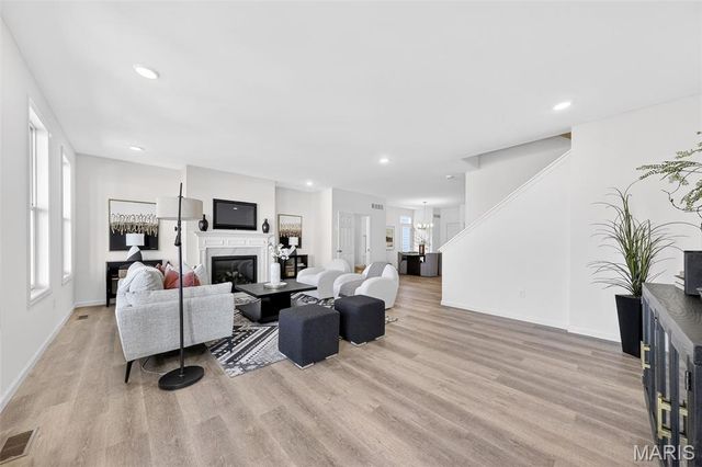 4208 Marais Temps Clair Drive, St Charles, MO 63301