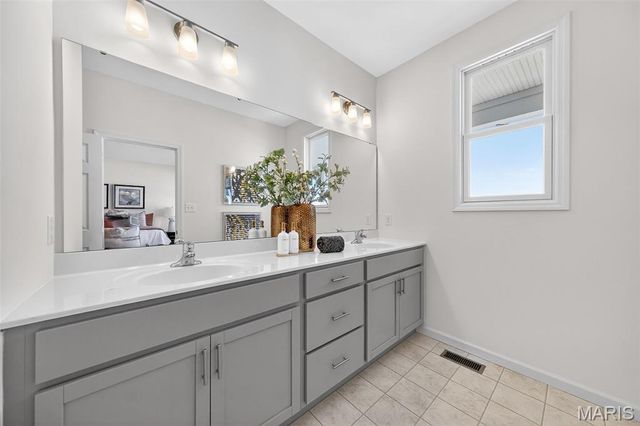 4208 Marais Temps Clair Drive, St Charles, MO 63301