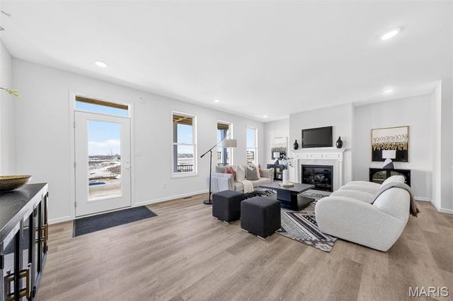 4208 Marais Temps Clair Drive, St Charles, MO 63301