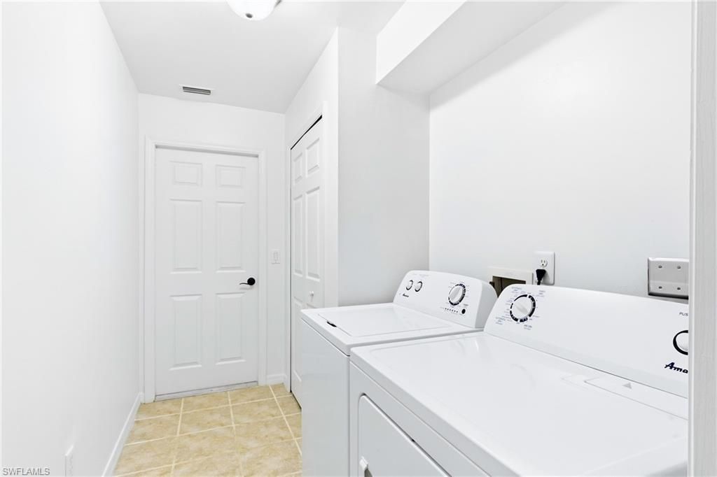 Image 17 of property listing at 4352 Agualinda BLVD, Cape Coral, FL 33914