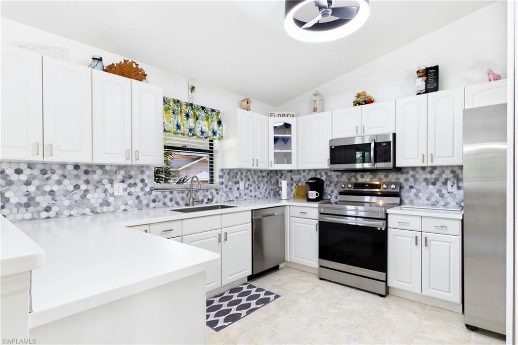 Image 8 of property listing at 4352 Agualinda BLVD, Cape Coral, FL 33914