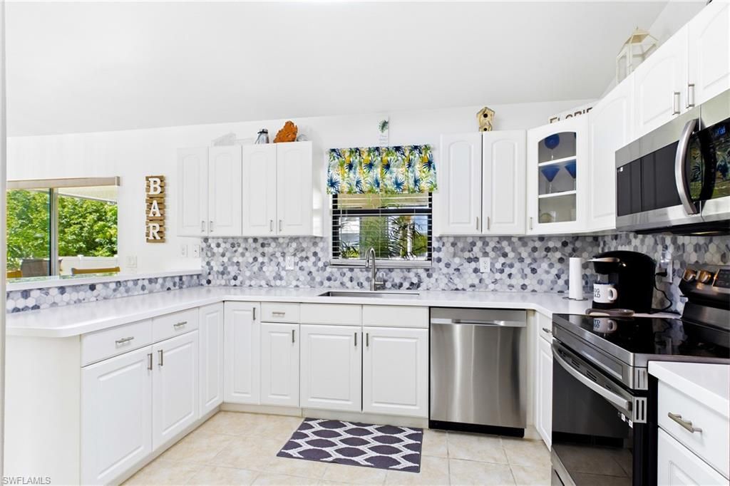 Image 9 of property listing at 4352 Agualinda BLVD, Cape Coral, FL 33914