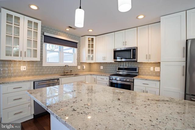 4 IVY LN, Yardley, PA 19067