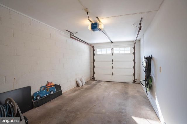 4 IVY LN, Yardley, PA 19067