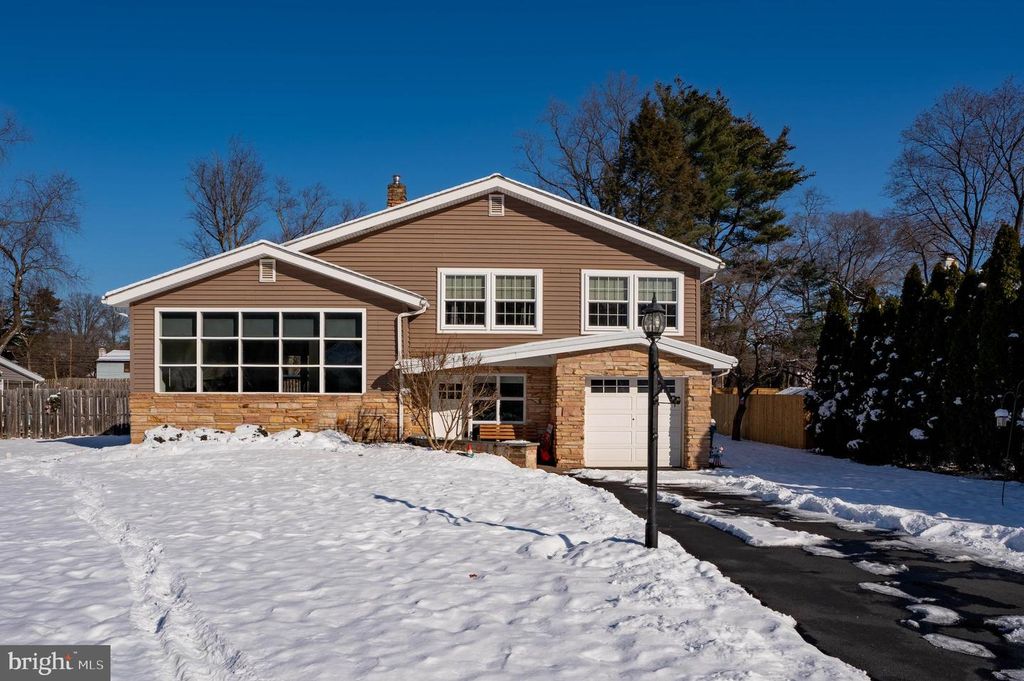 4 IVY LN, Yardley, PA 19067