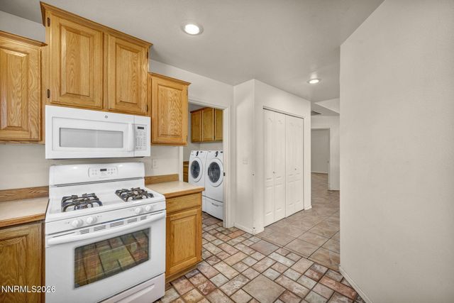 1221 Golden Park Way, Fallon, NV 89406