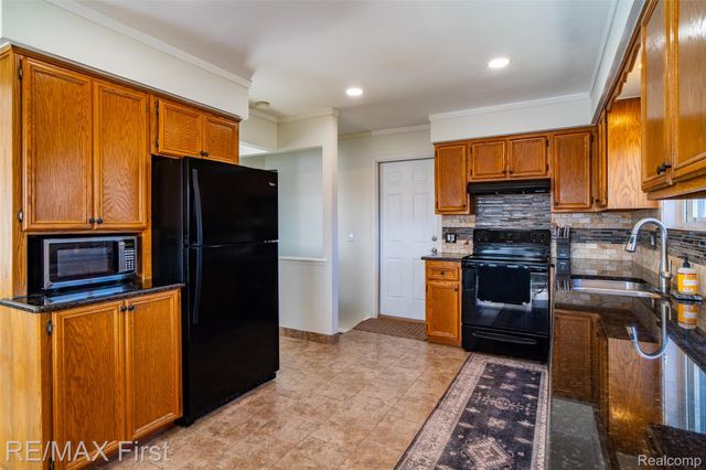 46788 Peach Grove Avenue, Macomb Township, MI 48044