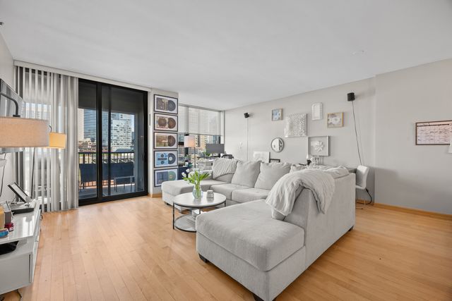 501 N Clinton Street 607, Chicago, IL 60654