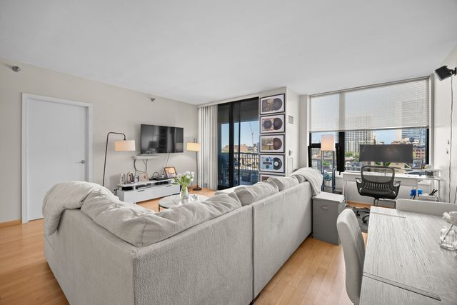 501 N Clinton Street 607, Chicago, IL 60654