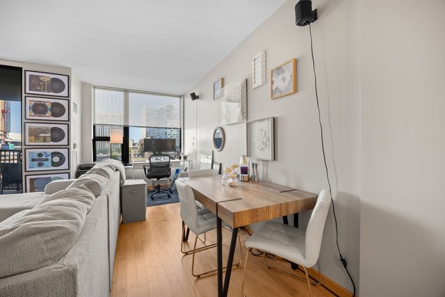 501 N Clinton Street 607, Chicago, IL 60654