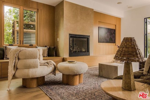 534 N Bronson Avenue, Los Angeles, CA 90004
