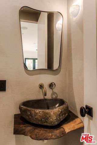 534 N Bronson Avenue, Los Angeles, CA 90004