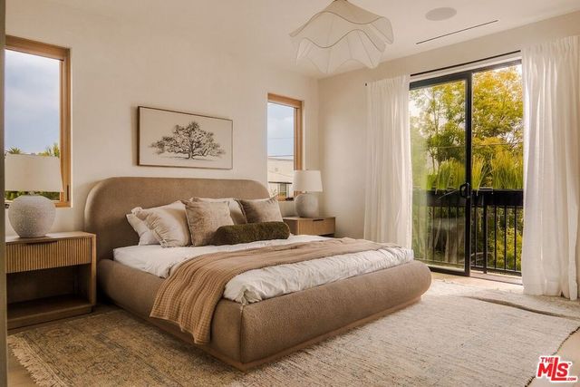 534 N Bronson Avenue, Los Angeles, CA 90004