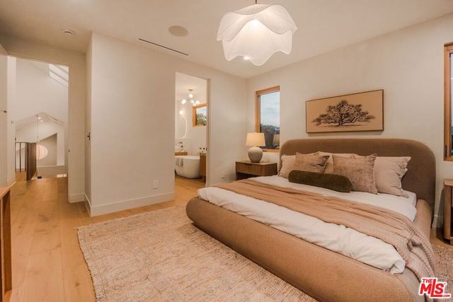 534 N Bronson Avenue, Los Angeles, CA 90004