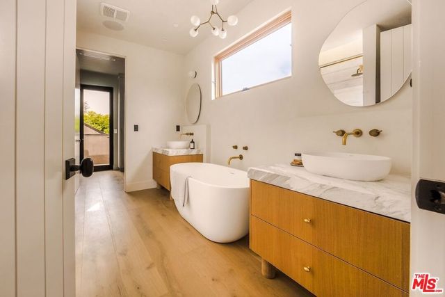 534 N Bronson Avenue, Los Angeles, CA 90004