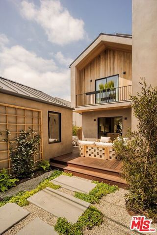534 N Bronson Avenue, Los Angeles, CA 90004