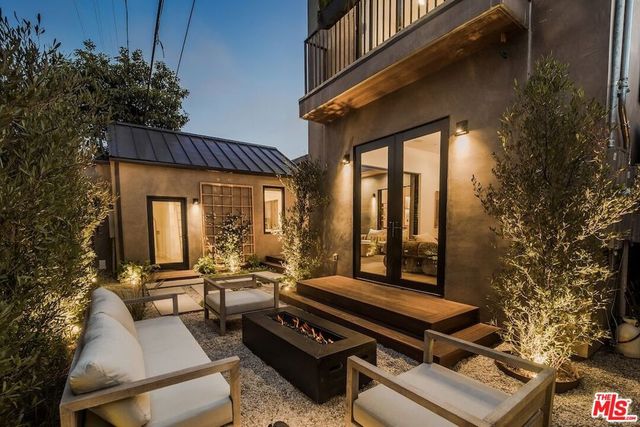 534 N Bronson Avenue, Los Angeles, CA 90004