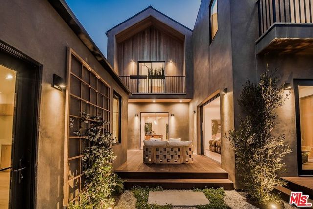 534 N Bronson Avenue, Los Angeles, CA 90004
