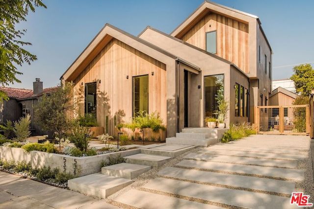 534 N Bronson Avenue, Los Angeles, CA 90004