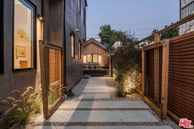 534 N Bronson Avenue, Los Angeles, CA 90004