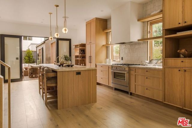 534 N Bronson Avenue, Los Angeles, CA 90004