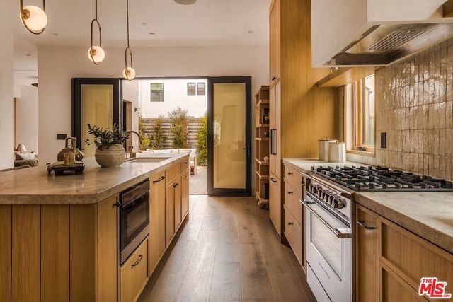 534 N Bronson Avenue, Los Angeles, CA 90004