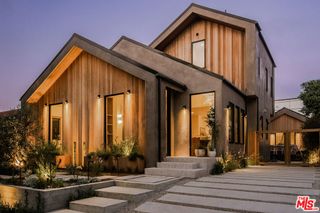 534 N Bronson Avenue, Los Angeles, CA 90004