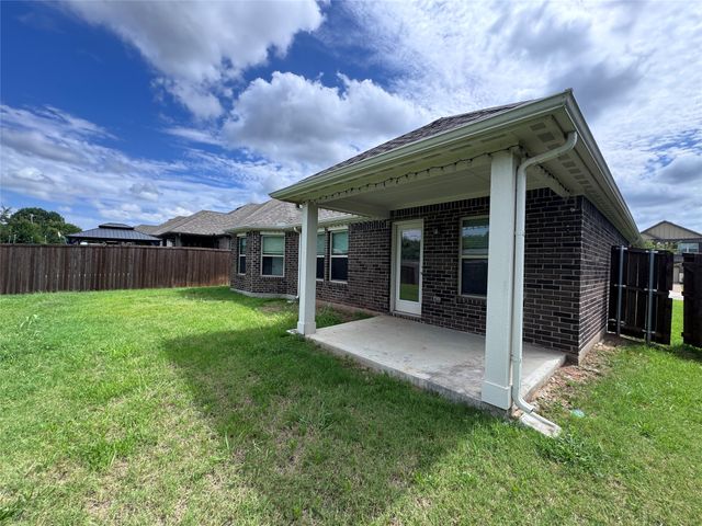 1323 Rosler Street, Mansfield, TX 76063