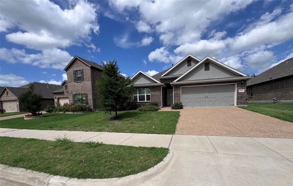 1323 Rosler Street, Mansfield, TX 76063