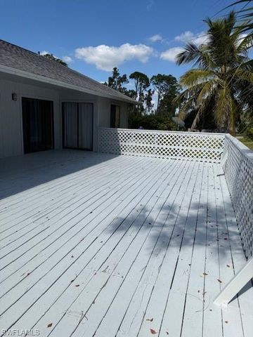 8198 Lark LN, Fort Myers, FL 33967