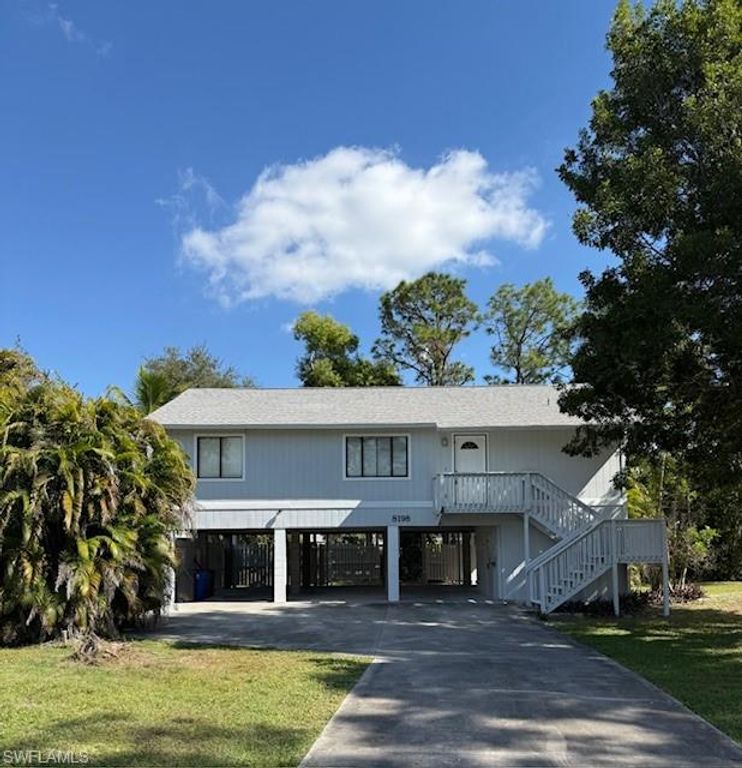 8198 Lark LN, Fort Myers, FL 33967