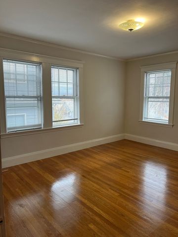 42 School St 2, Arlington, MA 02476