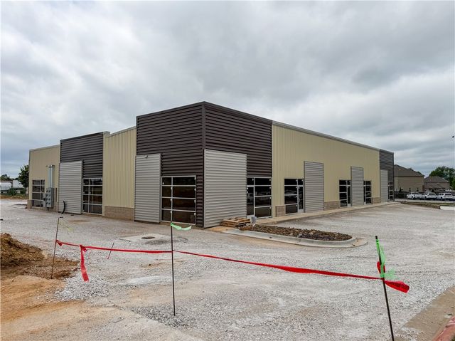 2420 S 8th Street Suite 1&5, Rogers, AR 72758