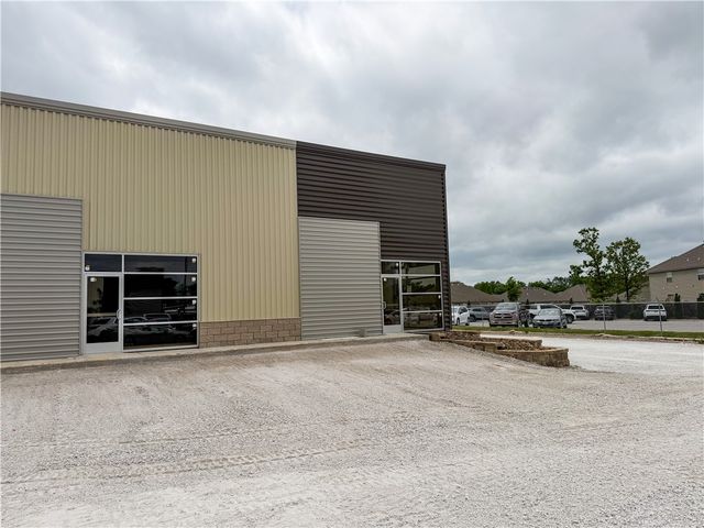 2420 S 8th Street Suite 1&5, Rogers, AR 72758