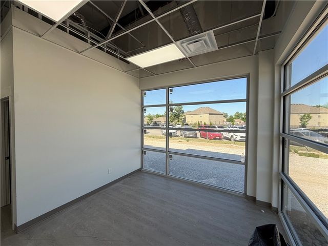 2420 S 8th Street Suite 1&5, Rogers, AR 72758