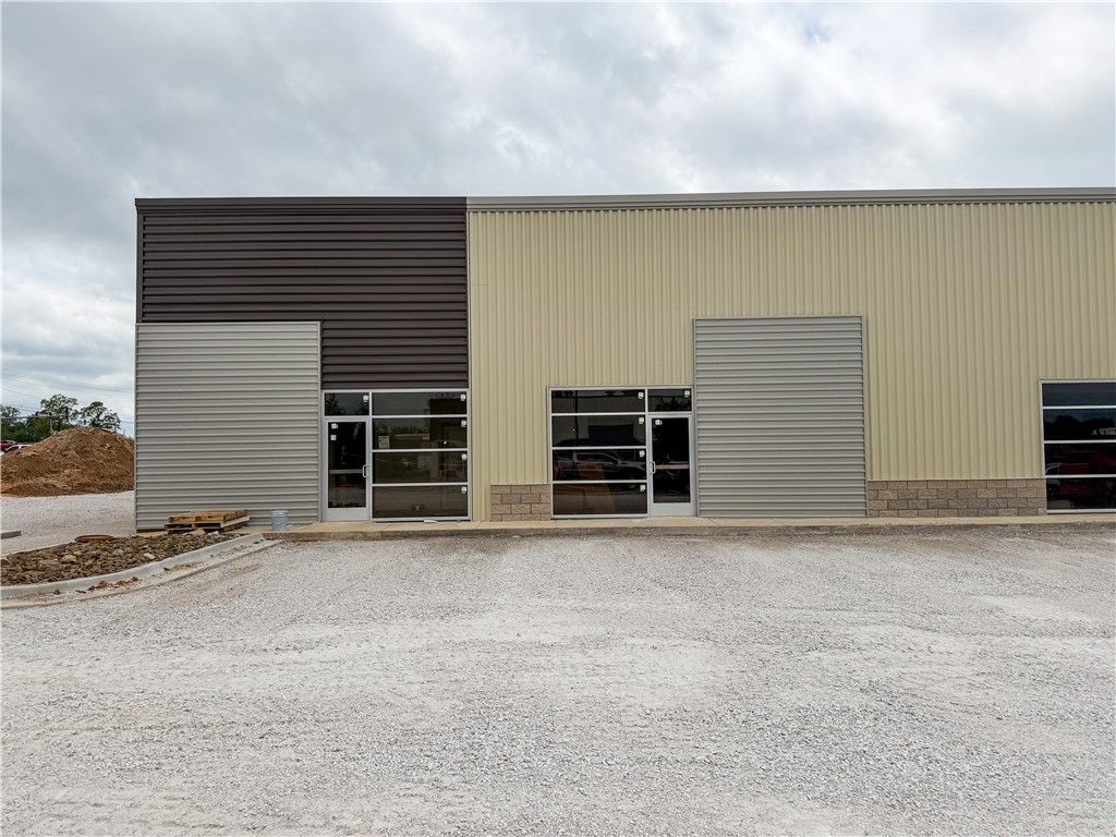 2420 S 8th Street Suite 1&5, Rogers, AR 72758