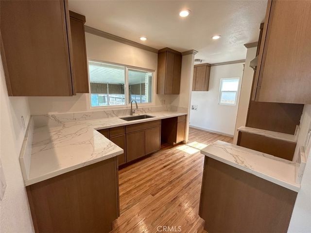 4239 S Raymond Avenue, Los Angeles, CA 90037