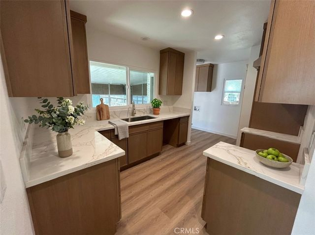 4239 S Raymond Avenue, Los Angeles, CA 90037