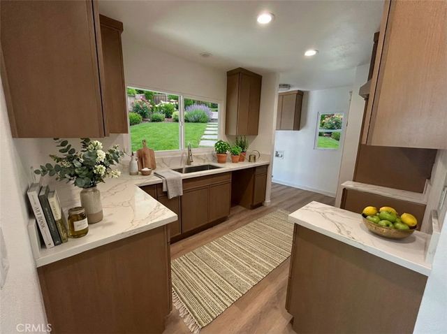 4239 S Raymond Avenue, Los Angeles, CA 90037