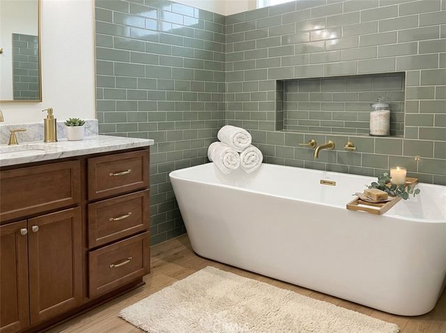 4239 S Raymond Avenue, Los Angeles, CA 90037