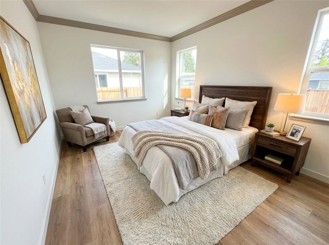 4239 S Raymond Avenue, Los Angeles, CA 90037