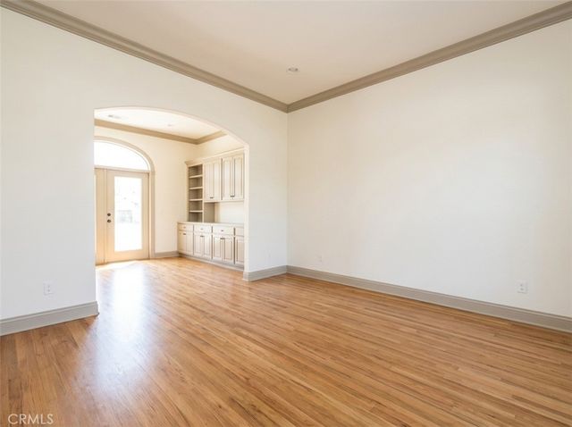 4239 S Raymond Avenue, Los Angeles, CA 90037