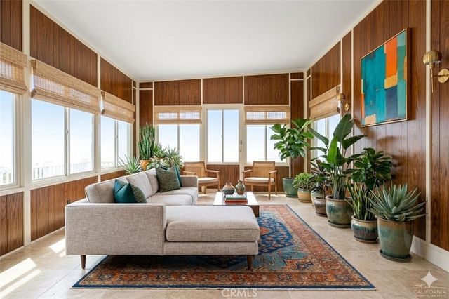 4239 S Raymond Avenue, Los Angeles, CA 90037