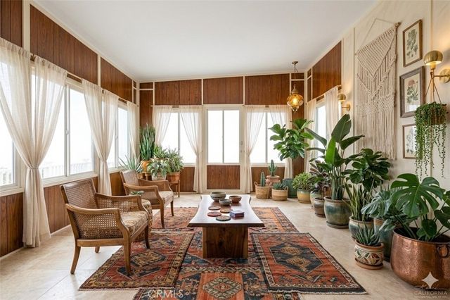 4239 S Raymond Avenue, Los Angeles, CA 90037