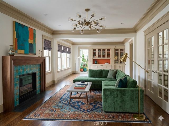 4239 S Raymond Avenue, Los Angeles, CA 90037