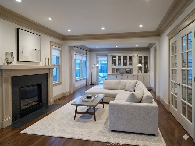 4239 S Raymond Avenue, Los Angeles, CA 90037