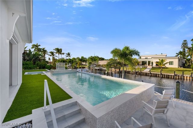 813 Cal Cove DR, Fort Myers, FL 33919