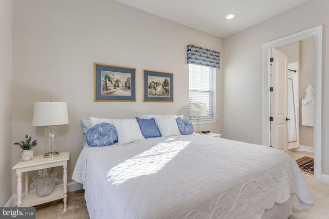 114 TURNSTONE LN, Lake Frederick, VA 22630