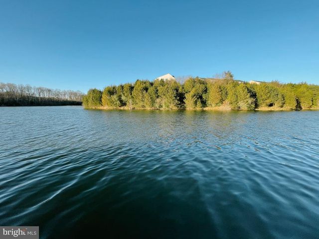 114 TURNSTONE LN, Lake Frederick, VA 22630